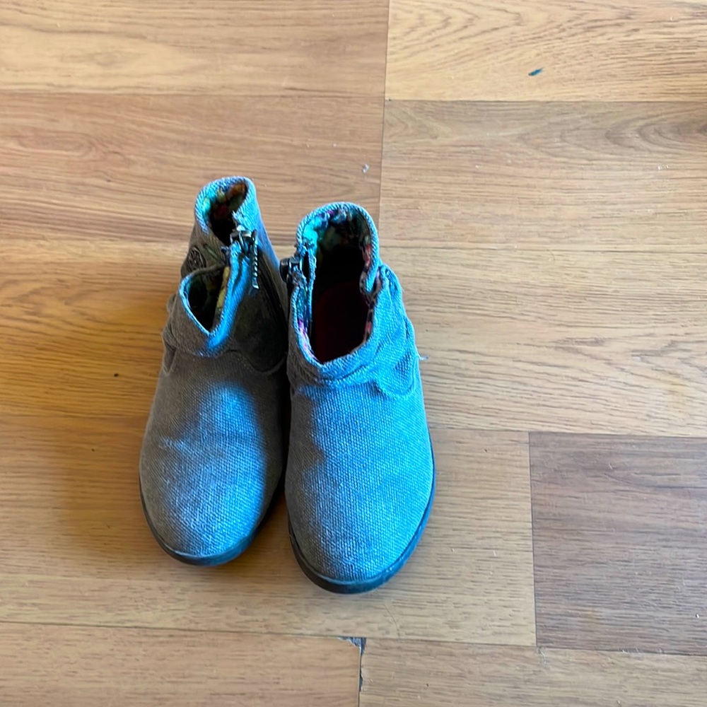 Grey toddlers boot